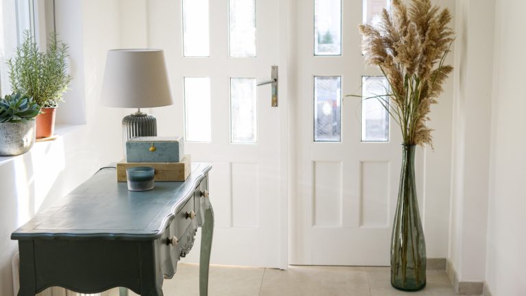 Achieving a Luxurious Entryway Look on a Budget with Thrift Store Finds