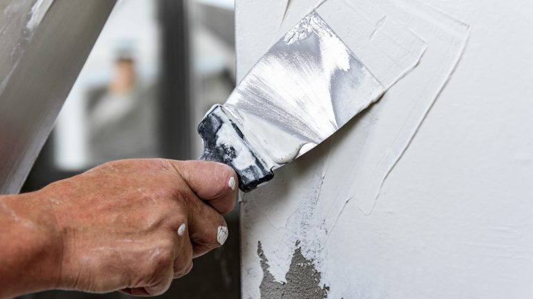 Next Time You Paint, Try Using Your Putty Tool for a Neat Hack